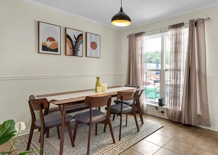 Private Oasis, Pool, Downtown Pns & 3br-2,5bt