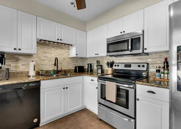 Private Oasis, Pool, Downtown Pns & 3br-2,5bt Holiday home Pensacola