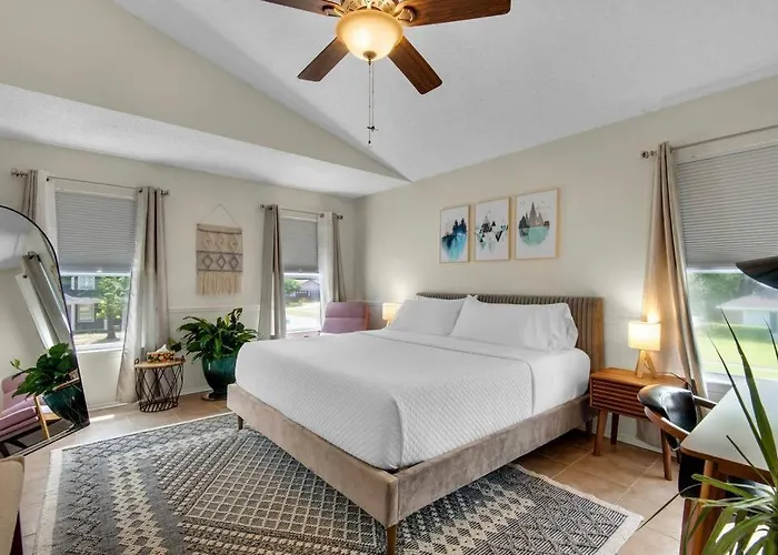 Private Oasis, Pool, Downtown Pns & 3br-2,5bt Holiday home *