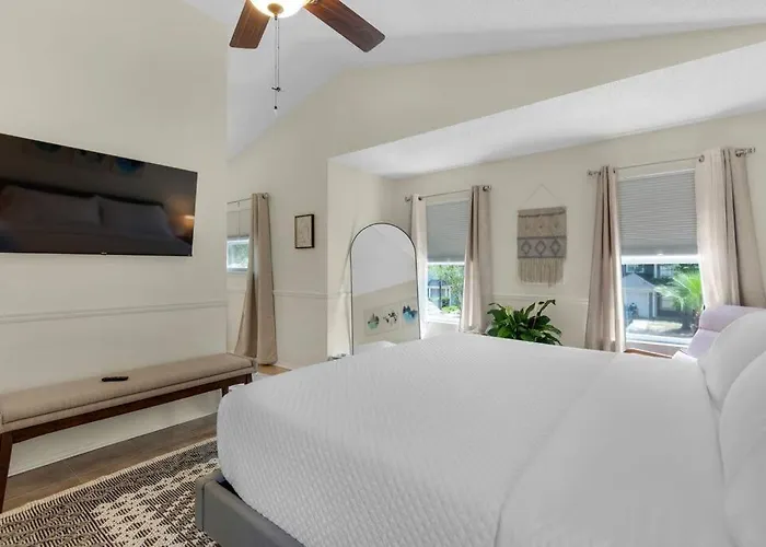 Private Oasis, Pool, Downtown Pns & 3br-2,5bt *