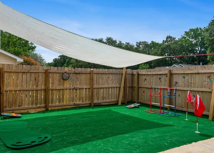 Private Oasis, Pool, Downtown Pns & 3br-2,5bt Holiday home *