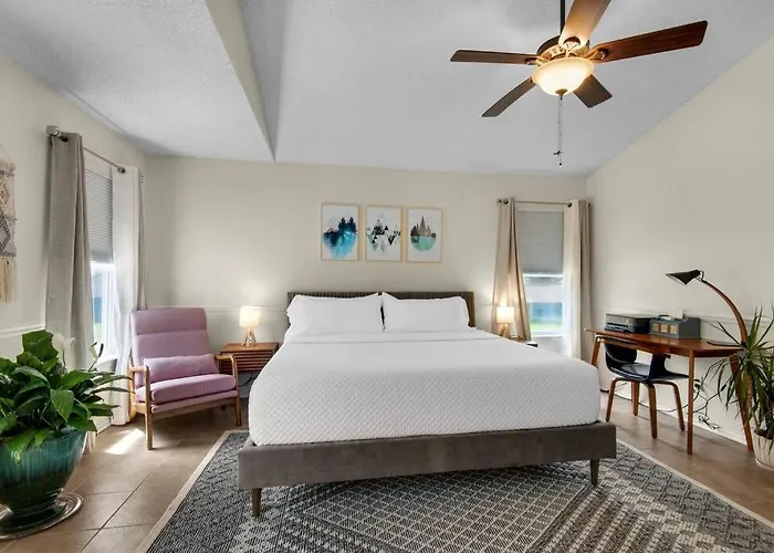 Private Oasis, Pool, Downtown Pns & 3br-2,5bt Holiday home *