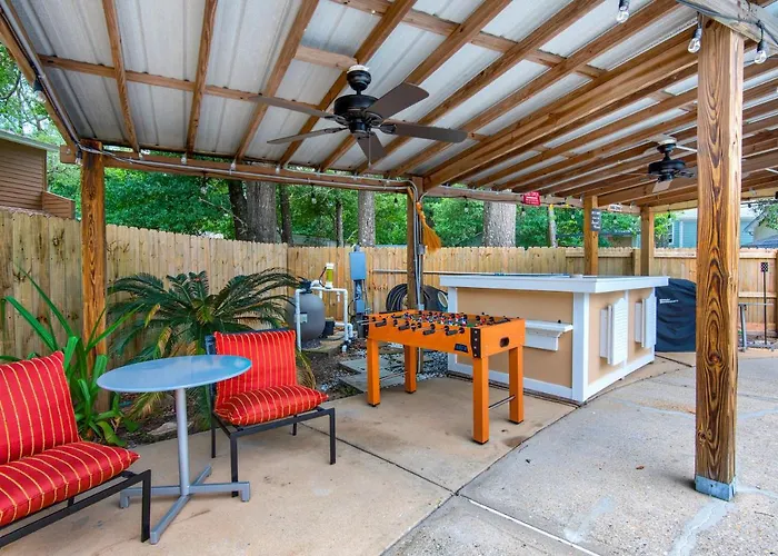 Private Oasis, Pool, Downtown Pns & 3br-2,5bt Holiday home Pensacola
