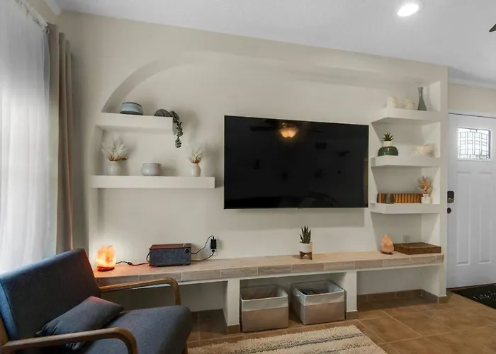 Private Oasis, Pool, Downtown Pns & 3br-2,5bt *