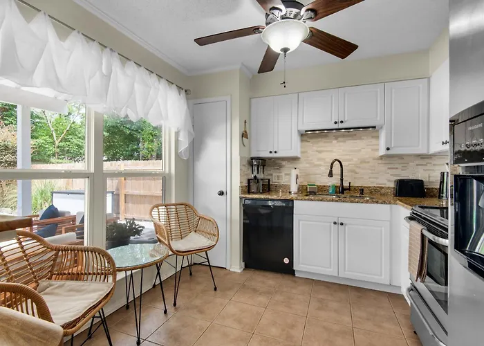 Private Oasis, Pool, Downtown Pns & 3br-2,5bt *